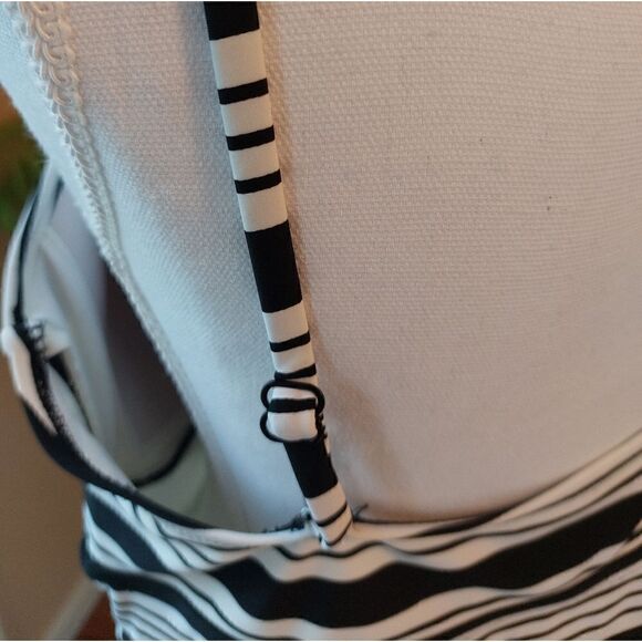 Catalina women's size 16-18 bathing suit top no underwear - Picture 3 of 6